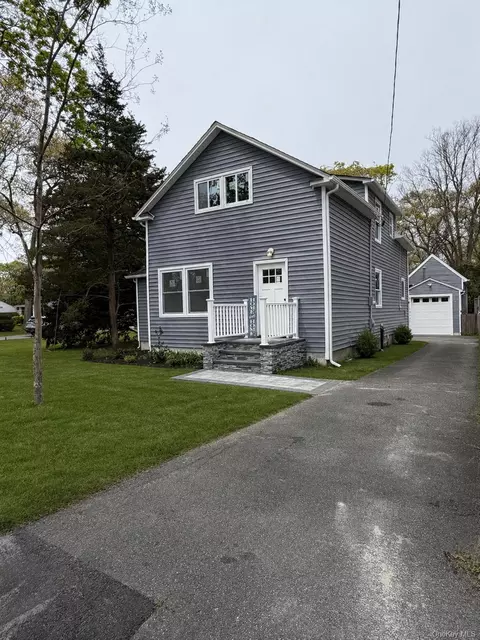 33 Fischer Ave, Islip Terrace, NY 11752
