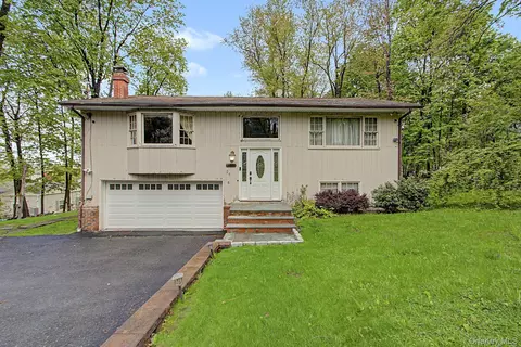 26 Garden Rd, Mahopac, NY 10541