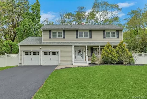 6 Mendolia Ct, Orangetown, NY 10965