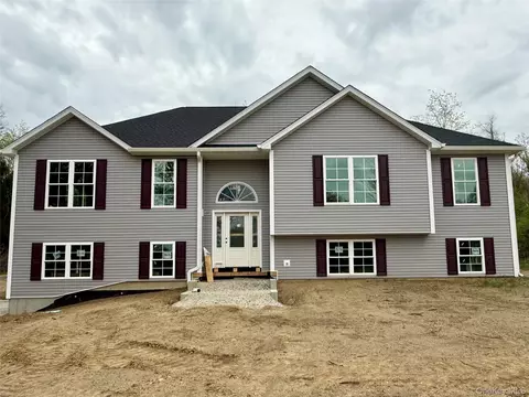 25 Fraleigh Ln, Red Hook, NY 12571