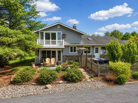 1 Warwick Pl, Florida, NY 10921