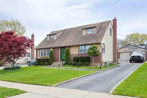 3734 Ferndale Dr, Wantagh, NY 11793