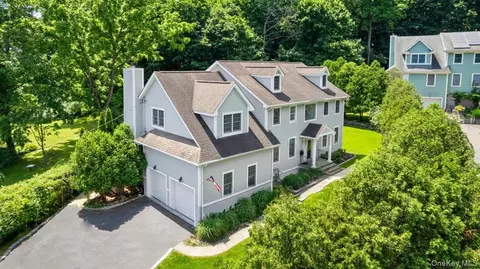 2 Saunders St, Greenburgh, NY 10706