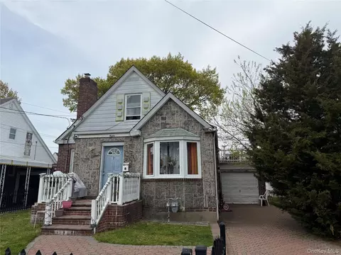 7 Dale Ave, Hempstead, NY 11550