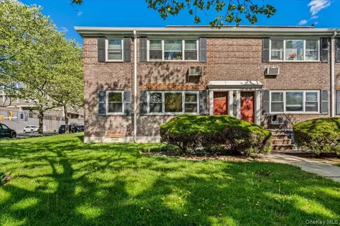 6701 152nd St #220A, Flushing, NY 11367
