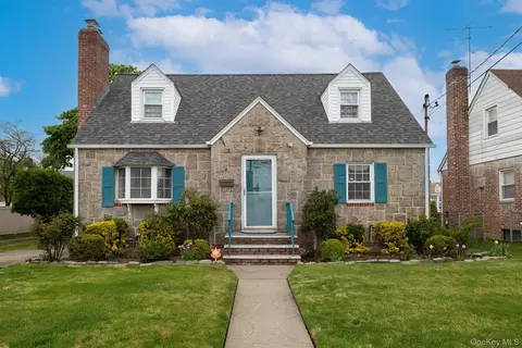 91 Lutz Dr, Valley Stream, NY 11580