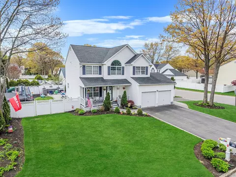 12 Orange Ave, Port Jefferson Station, NY 11776