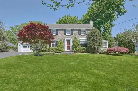 71 Heatherbloom Rd, White Plains, NY 10605