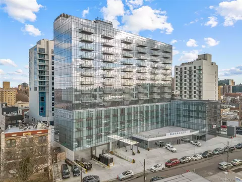 33-71 Prince St #8C, Flushing, NY 11354