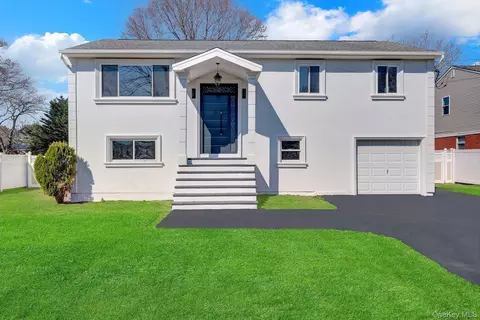 116 Southern Blvd, Hauppauge, NY 11788