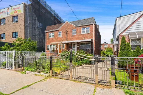 1056 Swinton Ave, New York, NY 10465