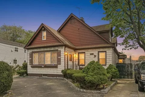 1033 N Fletcher Ave, Valley Stream, NY 11580