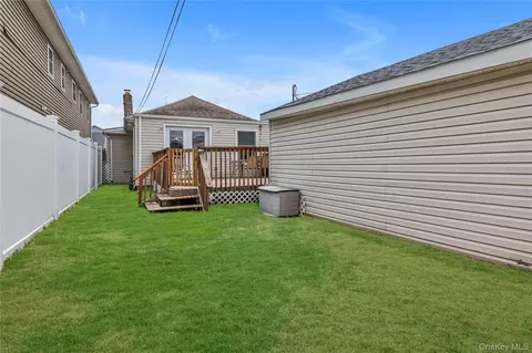 Exterior - 347 E Pine St, Long Beach, NY 11561 photo 5 of 6