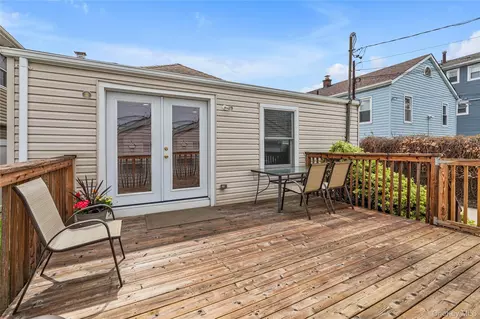 Exterior - 347 E Pine St, Long Beach, NY 11561 photo 4 of 6