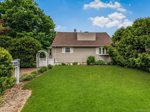90 Remsen Cir, Yonkers, NY 10710