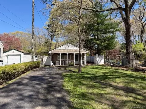 125 Wood Rd, Centereach, NY 11720