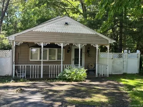 125 Wood Rd, Centereach, NY 11720