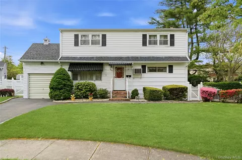 1733 Meadow Ct, East Meadow, NY 11554
