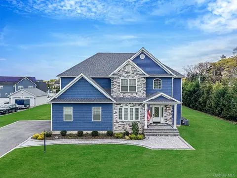 60 Parsnip Pond Rd, Lake Grove, NY 11755