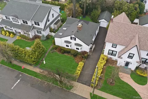163 Elm St, North Hempstead, NY 11577