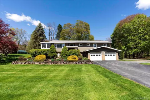 41 Arthursburg Rd, La Grange, NY 12540
