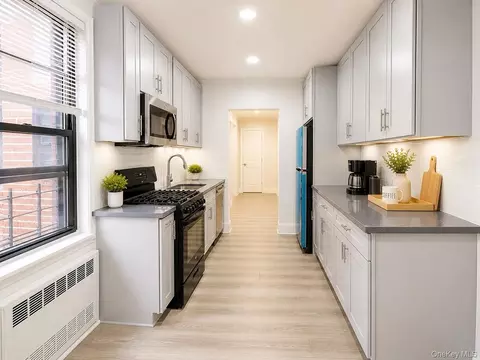 Kitchen - 150-11 72 Rd #4, Flushing, NY 11367 photo 2 of 2