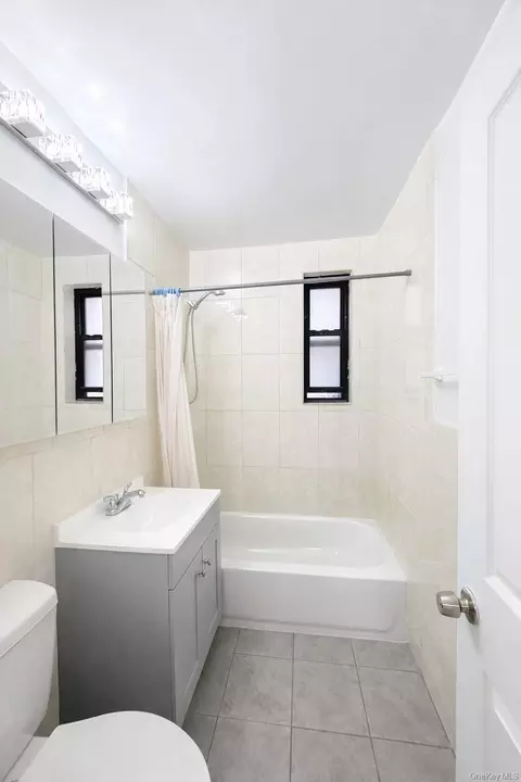 Bath - 150-11 72 Rd #4, Flushing, NY 11367 photo 1 of 1
