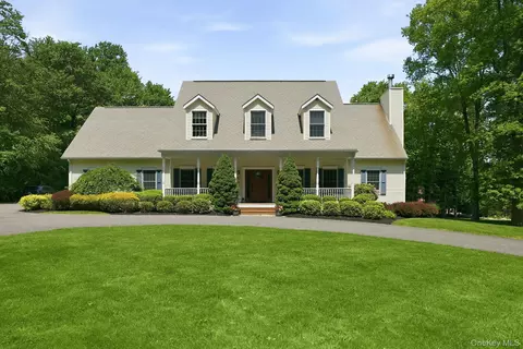 882 Kipling Dr, Yorktown, NY 10598