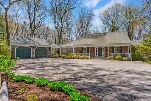 60 Shutter Ln, Oyster Bay, NY 11771