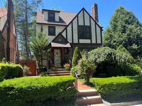 233 Kneeland Ave, Yonkers, NY 10705