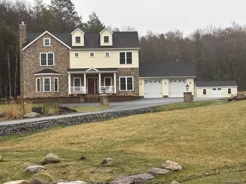 657 Sackett Lake Rd, Thompson, NY 12701