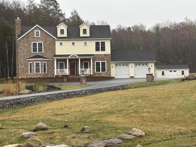 657 Sackett Lake Rd, Thompson, NY 12701