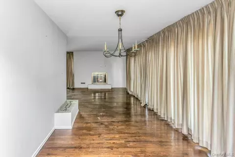 14 Central Park Rd, Plainview, NY 11803 photo 4