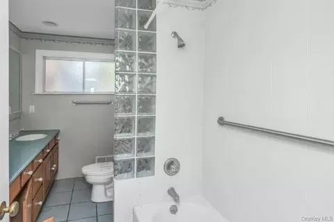 14 Central Park Rd, Plainview, NY 11803 photo 3