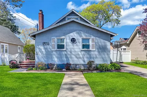 1834 Twain St, Baldwin, NY 11510