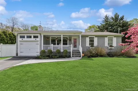 1039 Middle Rd, Riverhead, NY 11901