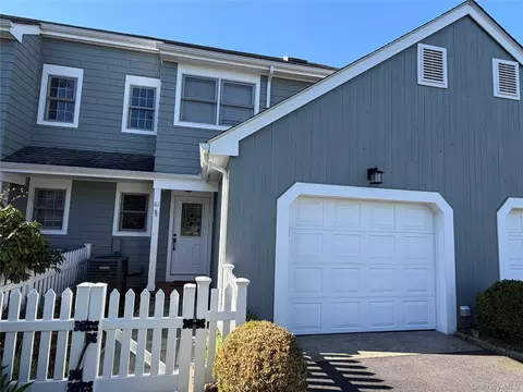 61 Brittany Ln, Westhampton Beach, NY 11978