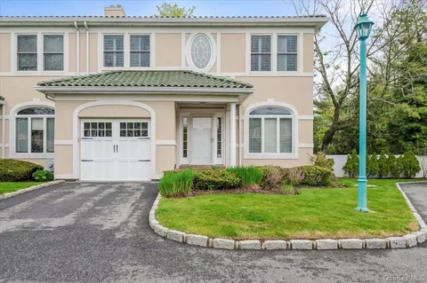 6 Villa Promenade, Bay Shore, NY 11706