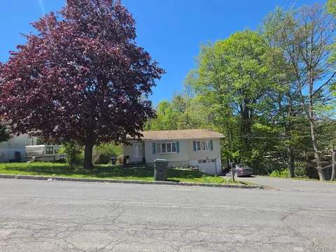 2 San Marcos Dr, Monroe, NY 10950