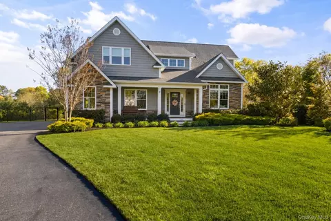 38 Blackberry Ln, Center Moriches, NY 11934