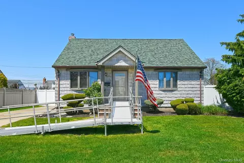 3551 Condor Rd, Levittown, NY 11756