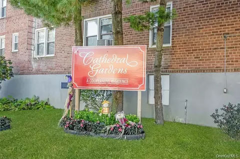 22 Mulford Pl #2D, Hempstead, NY 11550