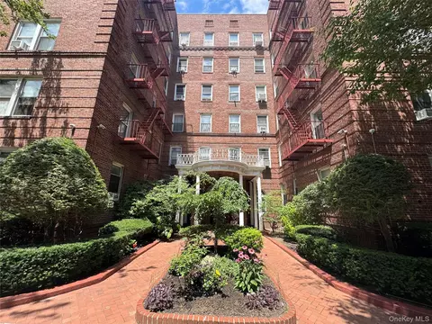 111-39 76th Rd #D1, New York, NY 11375