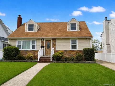 14 Evans, North Hempstead, NY 11507