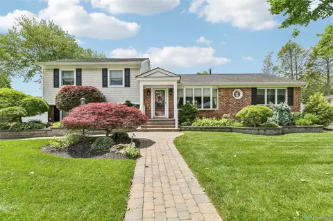 23 Middle Dr, Huntington, NY 11743