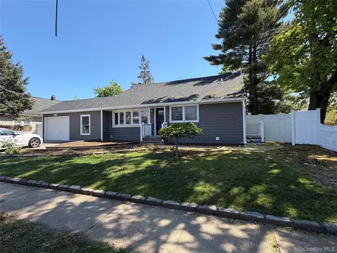 24 Underhill Ave, Roosevelt, NY 11575