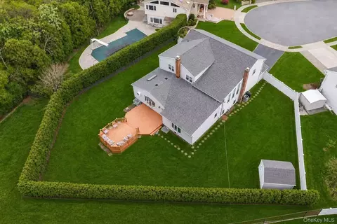 3 Fams Ct, Jericho, NY 11753