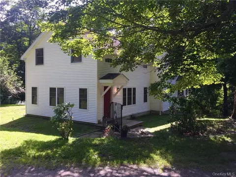 188 N Quaker Hill Rd, Pawling, NY 12564