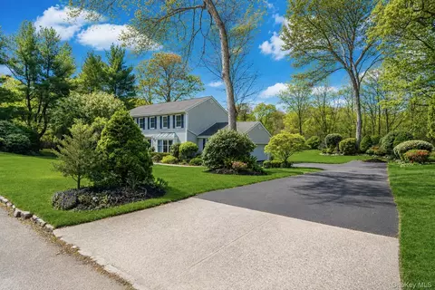 10 Mink Ln, Setauket, NY 11733