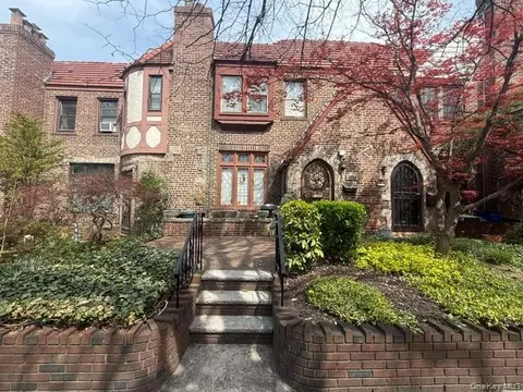 47-33 188th St, Flushing, NY 11358